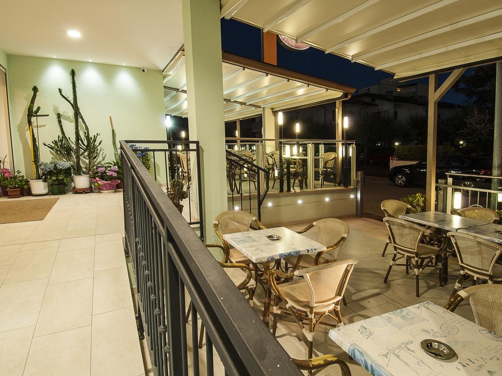 Hotel Bahamas Lido Di Savio Esterno foto